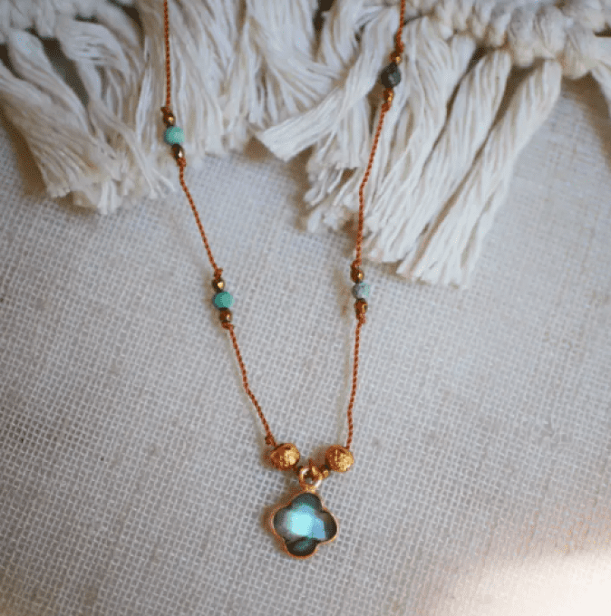 COLLIER UBIKA TREFLE LABRADORITE